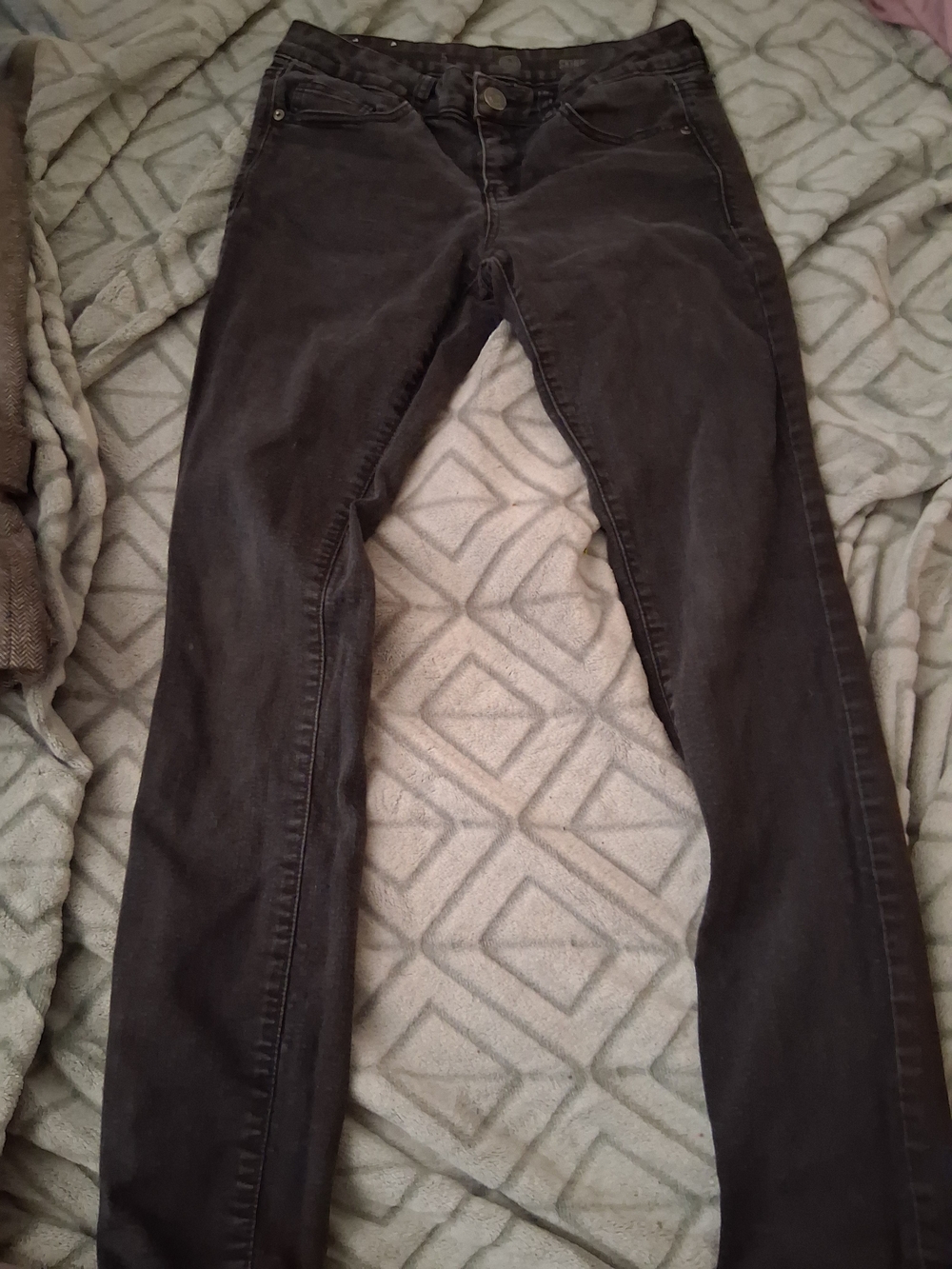 SO Women’s Skinny Jeans in Charcoal Black